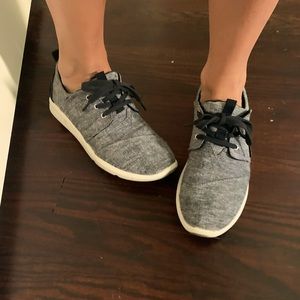 Toms shoes size 7